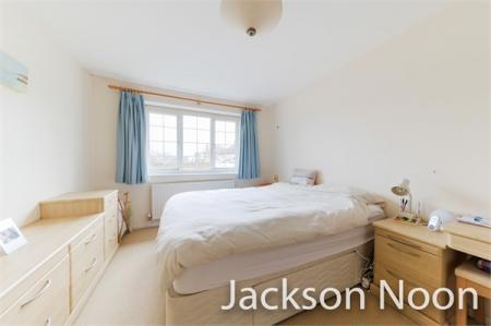 4 bedroom Detached house to let in Heatherside Road, West Ewell, Epsom, KT19