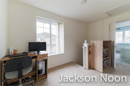4 bedroom Detached house to let in Heatherside Road, West Ewell, Epsom, KT19