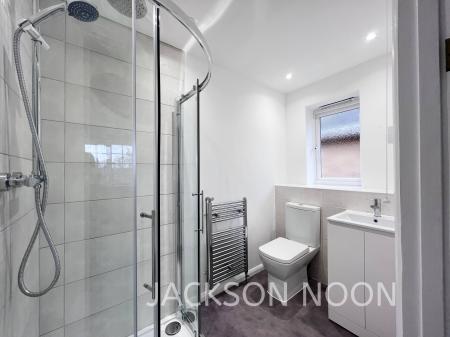 4 bedroom Detached house to let in Heatherside Road, West Ewell, Epsom, KT19