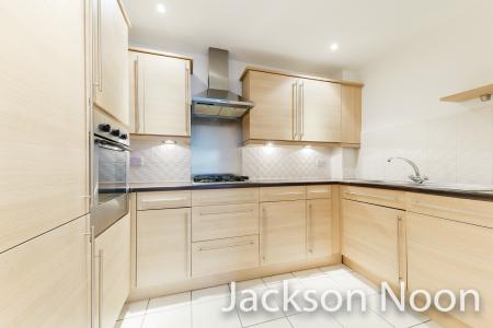 2 bedroom Flat for sale in Revere Way, Ewell, Epsom, KT19