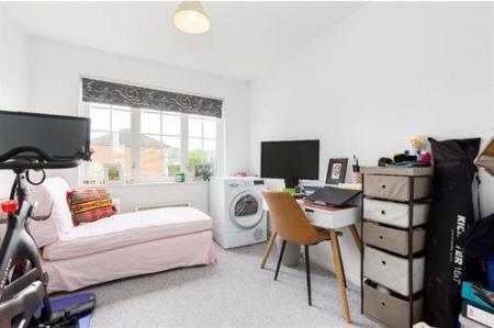 2 bedroom Flat to let in Sigrist Square, Kingston upon Thames, KT2