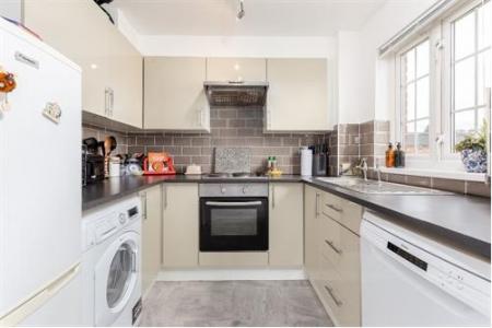 2 bedroom Flat to let in Sigrist Square, Kingston upon Thames, KT2