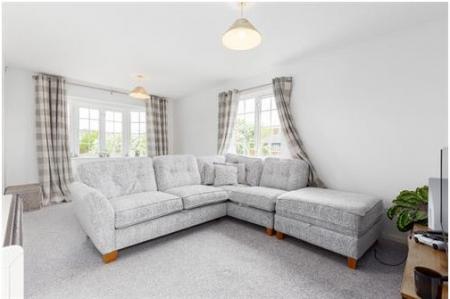 2 bedroom Flat to let in Sigrist Square, Kingston upon Thames, KT2