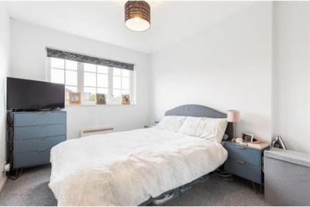 2 bedroom Flat to let in Sigrist Square, Kingston upon Thames, KT2