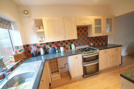 3 bedroom Flat to let in Tankerton Road, Surbiton, London, KT6