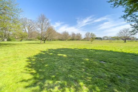 2 bedroom Flat to let in Sherriff Close, London, KT10
