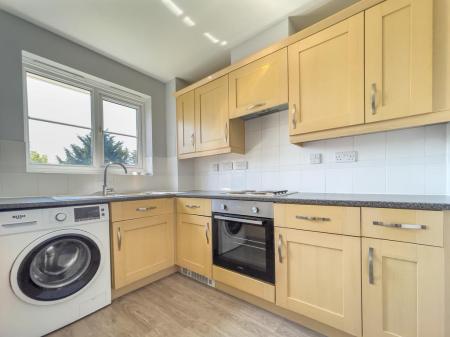 2 bedroom Flat to let in Sherriff Close, London, KT10