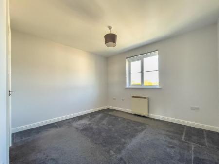 2 bedroom Flat to let in Sherriff Close, London, KT10