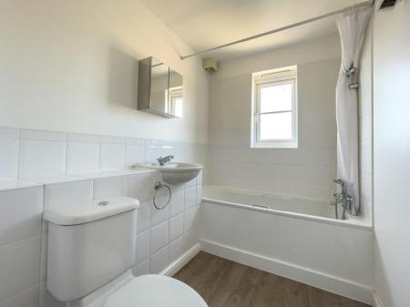 2 bedroom Flat to let in Sherriff Close, London, KT10