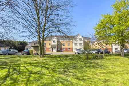 2 bedroom Flat to let in Sherriff Close, London, KT10