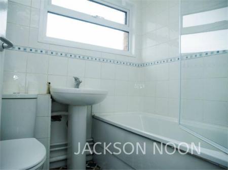 3 bedroom Terraced House to let in Donovan Close, Ewell, Epsom, KT19