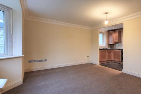 2 bedroom Flat to let in Randalls Road (off Randalls Park Drive), Leatherhead, KT22
