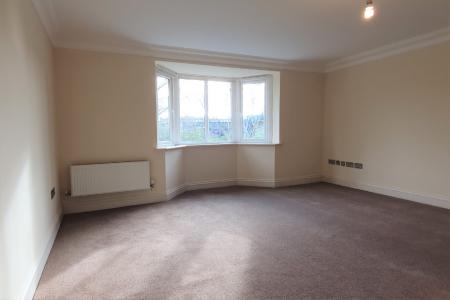 2 bedroom Flat to let in Randalls Road (off Randalls Park Drive), Leatherhead, KT22
