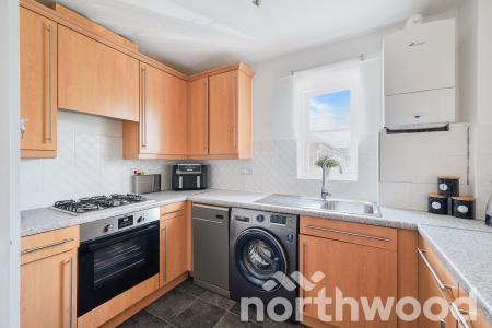 2 bedroom Flat for sale in Revere Way, West Ewell, Epsom, KT19