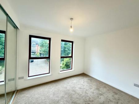 3 bedroom Terraced House to let in Farriers Road, Epsom, KT17