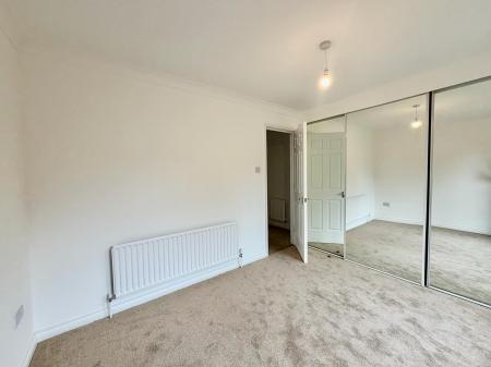 3 bedroom Terraced House to let in Farriers Road, Epsom, KT17