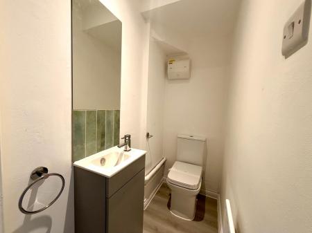 3 bedroom Terraced House to let in Farriers Road, Epsom, KT17