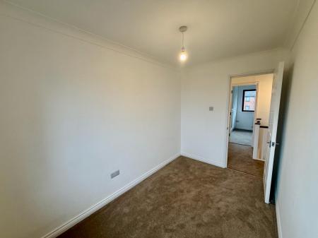 3 bedroom Terraced House to let in Farriers Road, Epsom, KT17