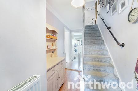 3 bedroom Terraced House for sale in Somerset Close, Epsom, KT19