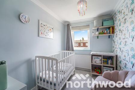 3 bedroom Terraced House for sale in Somerset Close, Epsom, KT19