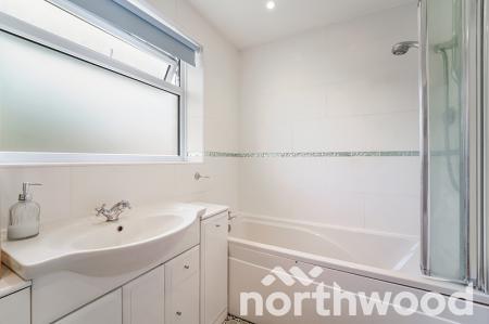3 bedroom Terraced House for sale in Somerset Close, Epsom, KT19