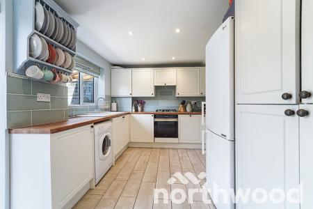 3 bedroom Terraced House for sale in Somerset Close, Epsom, KT19