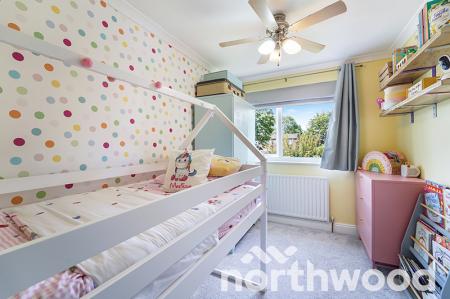 3 bedroom Terraced House for sale in Somerset Close, Epsom, KT19