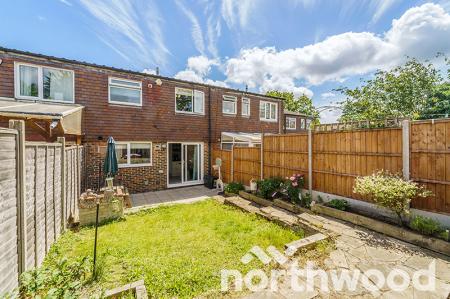 3 bedroom Terraced House for sale in Somerset Close, Epsom, KT19