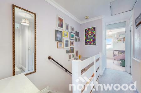 3 bedroom Terraced House for sale in Somerset Close, Epsom, KT19