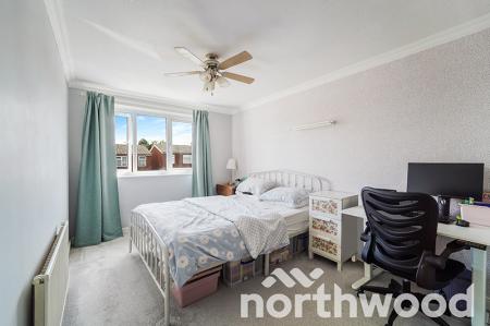 3 bedroom Terraced House for sale in Somerset Close, Epsom, KT19