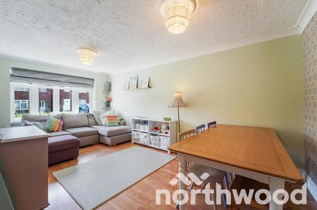3 bedroom Terraced House for sale in Somerset Close, Epsom, KT19