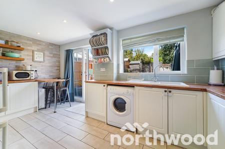 3 bedroom Terraced House for sale in Somerset Close, Epsom, KT19