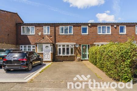 3 bedroom Terraced House for sale in Somerset Close, Epsom, KT19