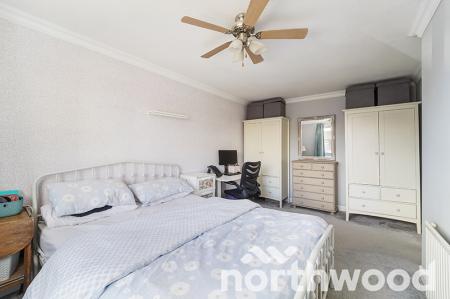 3 bedroom Terraced House for sale in Somerset Close, Epsom, KT19