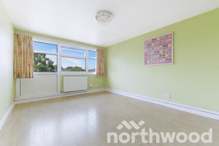 2 bedroom Flat for sale in Ash Court, West Ewell, Epsom, KT19
