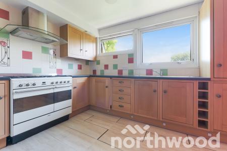 2 bedroom Flat for sale in Ash Court, West Ewell, Epsom, KT19