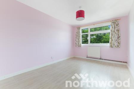 2 bedroom Flat for sale in Ash Court, West Ewell, Epsom, KT19