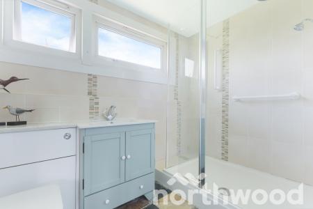 2 bedroom Flat for sale in Ash Court, West Ewell, Epsom, KT19