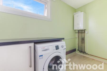 2 bedroom Flat for sale in Ash Court, West Ewell, Epsom, KT19