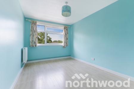 2 bedroom Flat for sale in Ash Court, West Ewell, Epsom, KT19