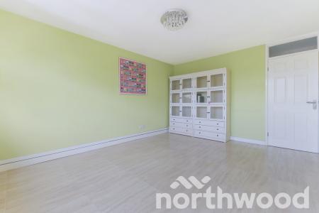 2 bedroom Flat for sale in Ash Court, West Ewell, Epsom, KT19
