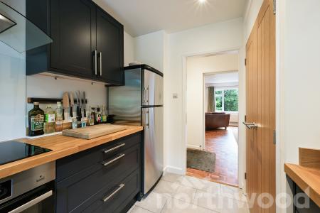 2 bedroom Flat for sale in The Grove, Epsom, KT17