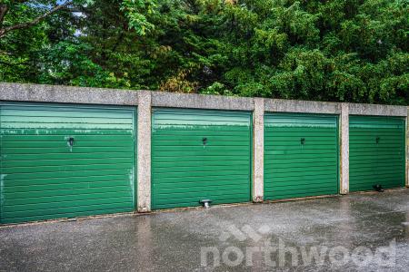 2 bedroom Flat for sale in The Grove, Epsom, KT17