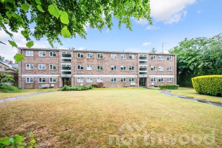 2 bedroom Flat for sale in The Grove, Epsom, KT17