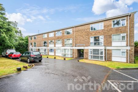 2 bedroom Flat for sale in The Grove, Epsom, KT17