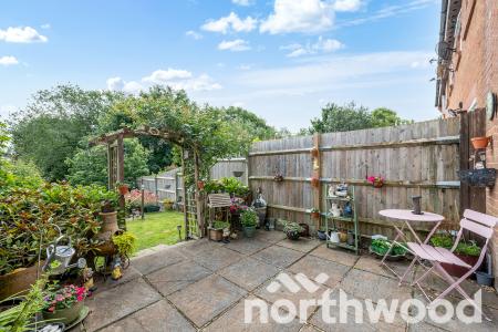 2 bedroom Terraced House for sale in Hunting Gate Drive, Chessington, KT9
