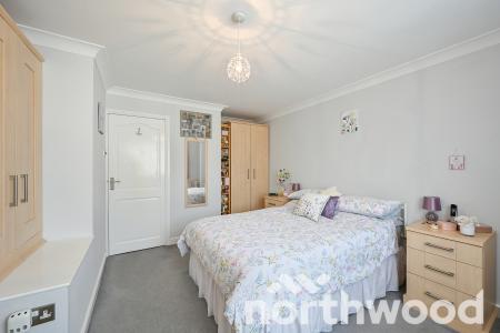 2 bedroom Terraced House for sale in Hunting Gate Drive, Chessington, KT9