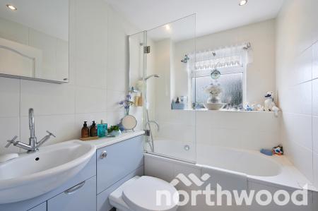 2 bedroom Terraced House for sale in Hunting Gate Drive, Chessington, KT9