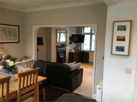 3 bedroom Semi-detached house to let in West Ewell, Epsom, KT19