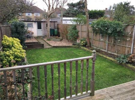 3 bedroom Semi-detached house to let in West Ewell, Epsom, KT19